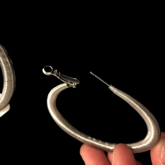 Vintage Metal Hoop Earrings - Picture 5 of 7